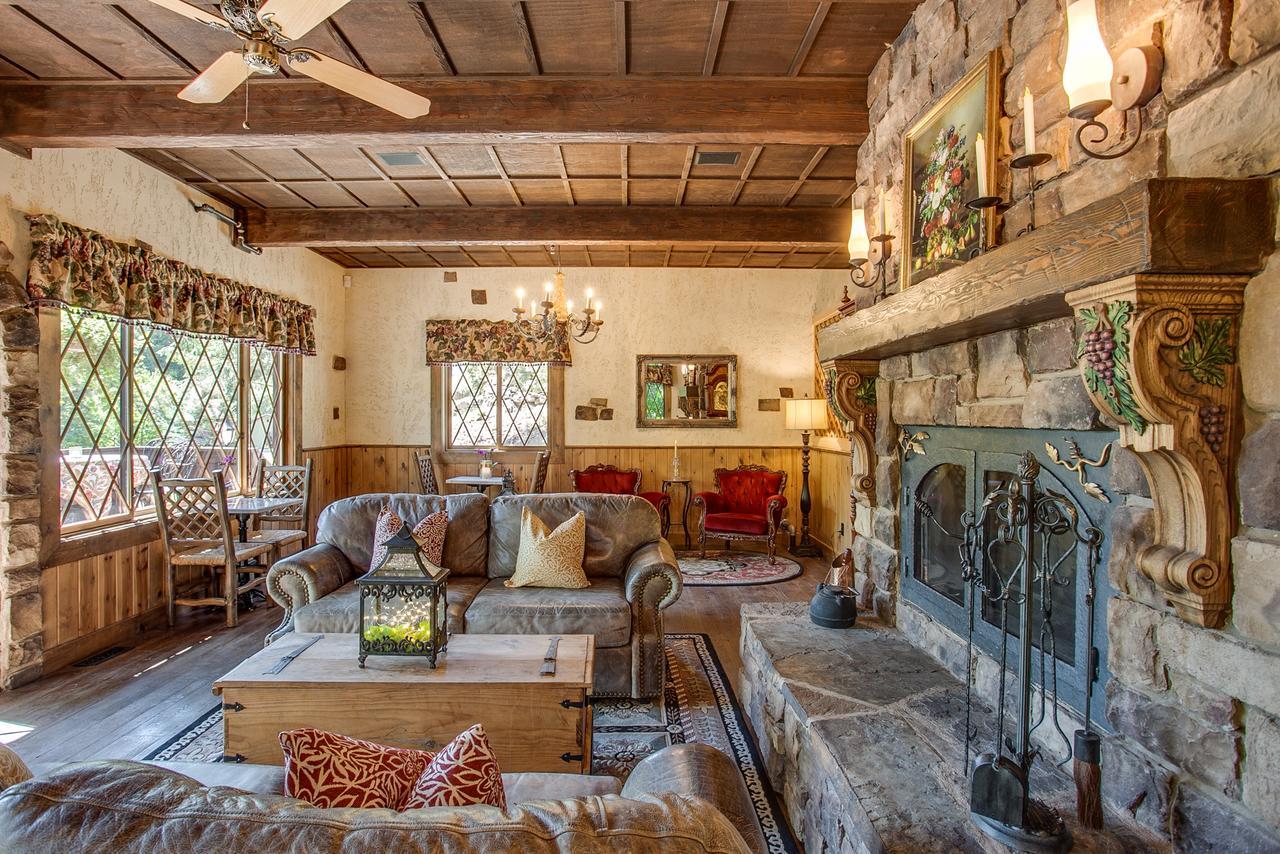 Storybook Riverside Inn Левънуърт Екстериор снимка